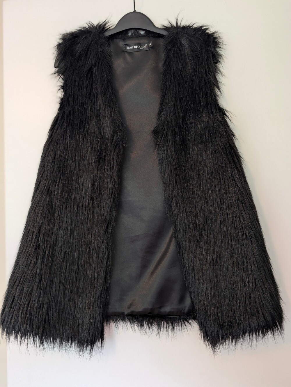Rose& Queen Black Faux Fur Long Vest - Picture 3 of 6